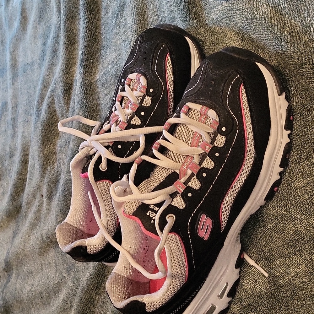 Skechers